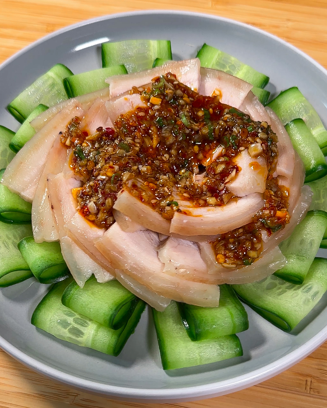 Sliced Pork with Garlic Sauce (蒜泥白肉)